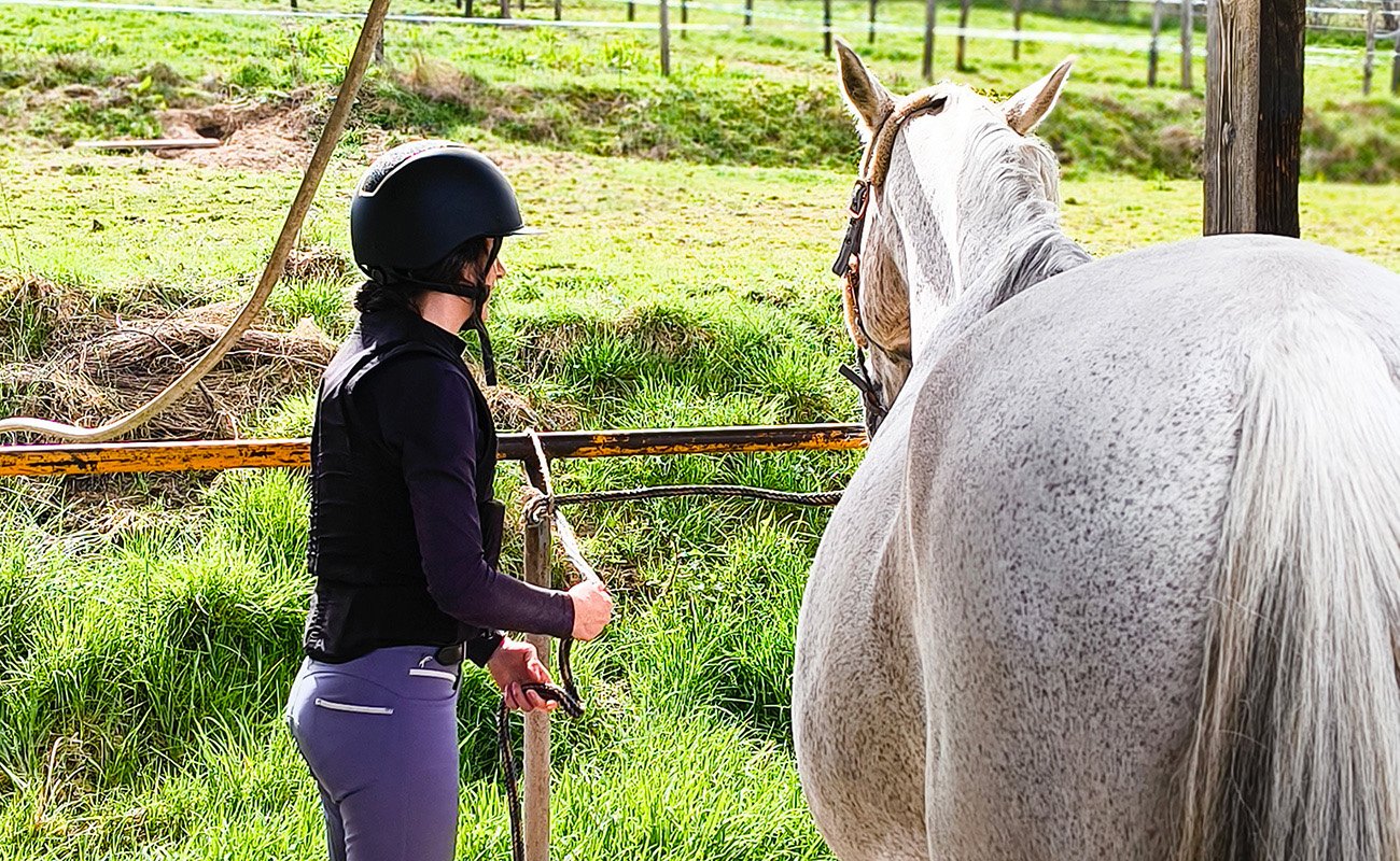 Faire un noeud d'attache pour cheval